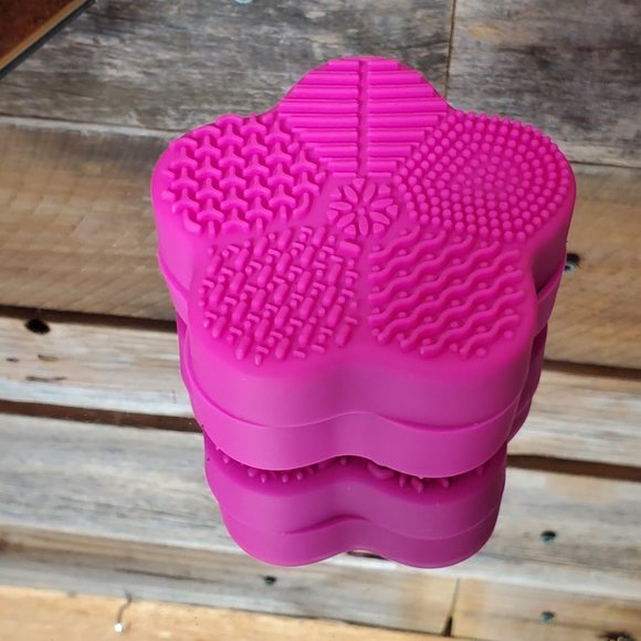 Silicone Makeup Brush Cleaning Pads - Fuchsia Pink - Set of 2 - Flower - Picture 2 of 4
